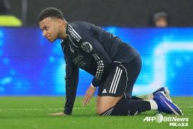 穿上的不是套装，而是全球领先的时装突破！《以闪亮之名》二周年版本盘点